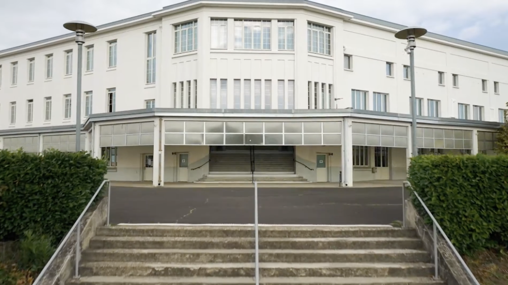 Cours interne du lycée jean Zay de thiers